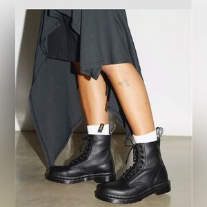 Women’s Dr.Martens 1460 Pascal Mono lace up boots, women’s size 8